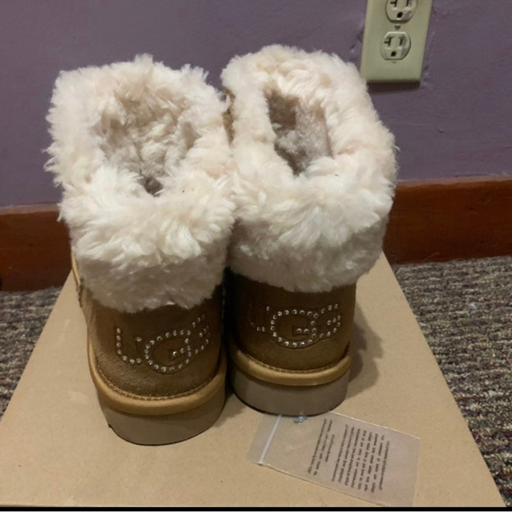 Ugg boots rhinestone symbol